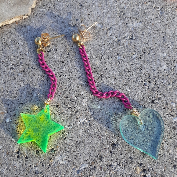 🛑SOLD Lucite Star Heart Asymmetrical Earring - Picture 2 of 7